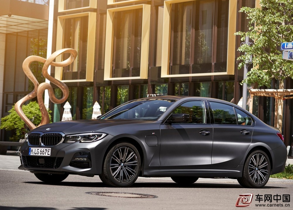 BMW-330e_Sedan-2019-1600-01