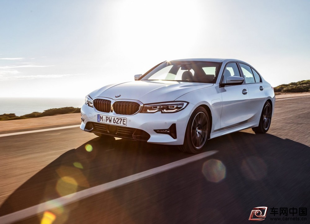 BMW-330e_Sedan-2019-1600-10