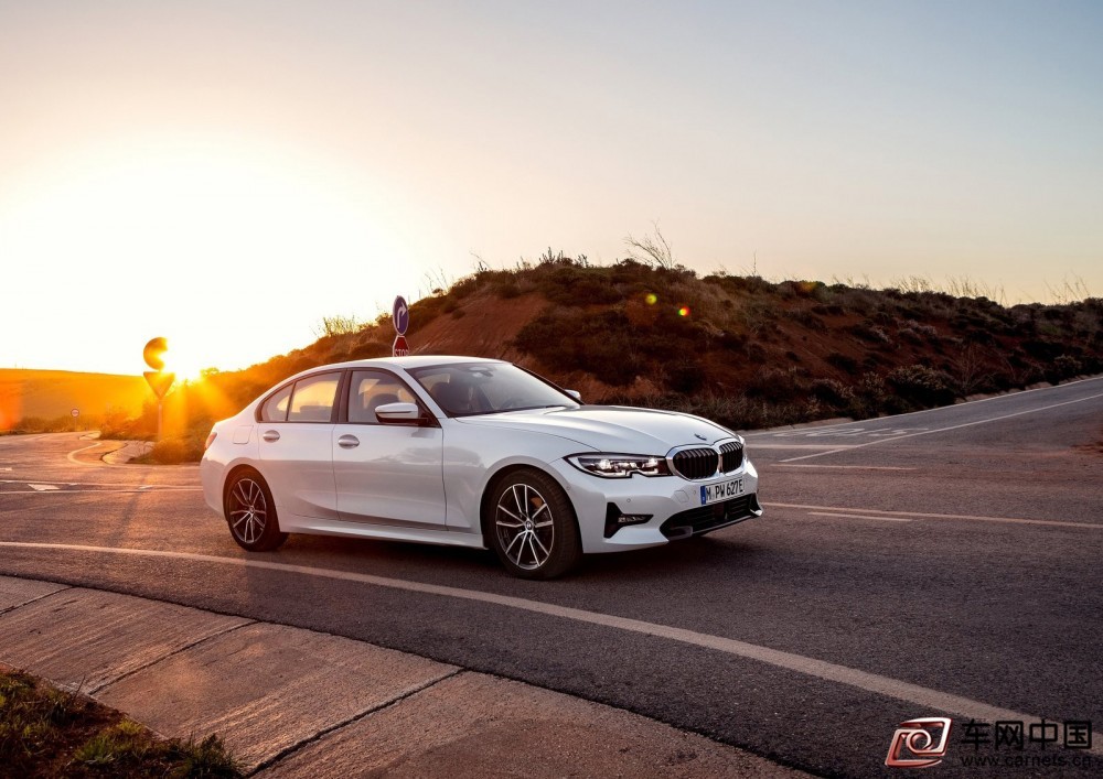 BMW-330e_Sedan-2019-1600-0e