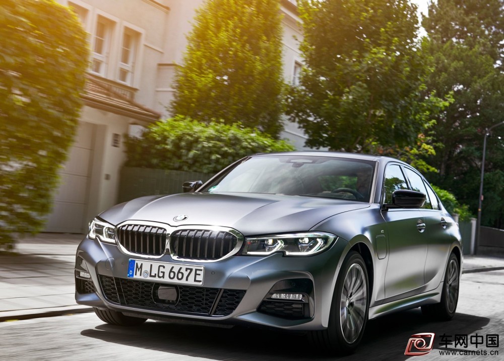 BMW-330e_Sedan-2019-1600-15