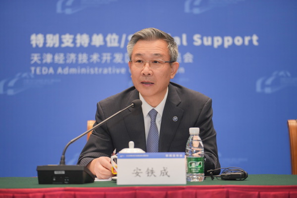 安铁成.jpg