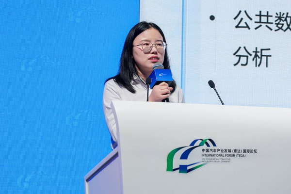 赵佳_调整大小.jpg
