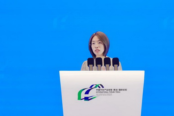 杨靖_调整大小.jpg