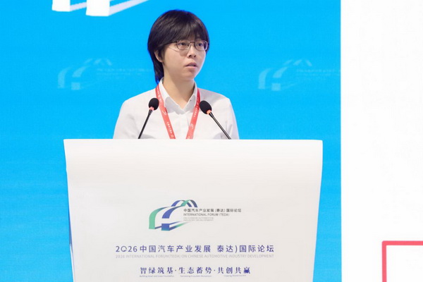 1789745518819240.jpg 杨雅钰_调整大小.jpg