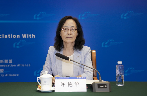 许艳华_调整大小.jpg